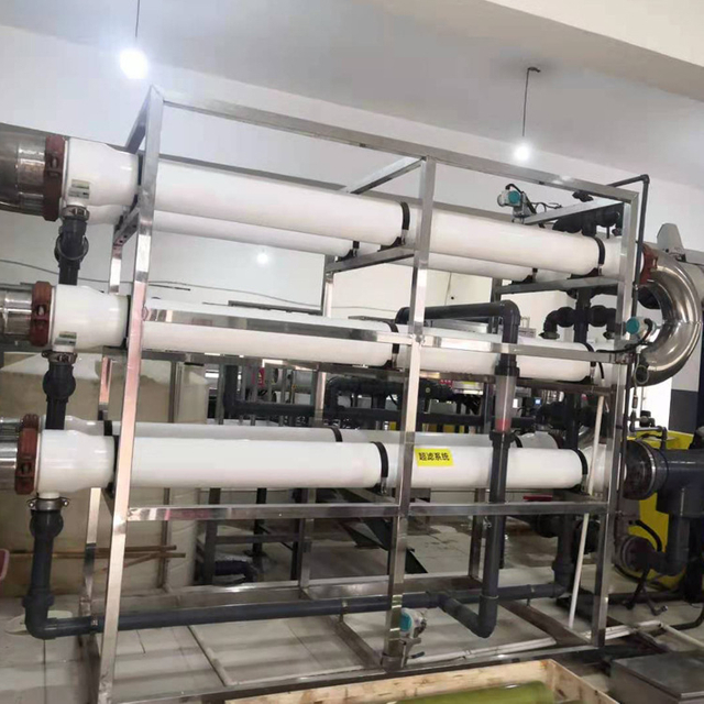 Membrana externa de ultrafiltración de PVDF y membrana agrupada mutubular de ultrafiltración