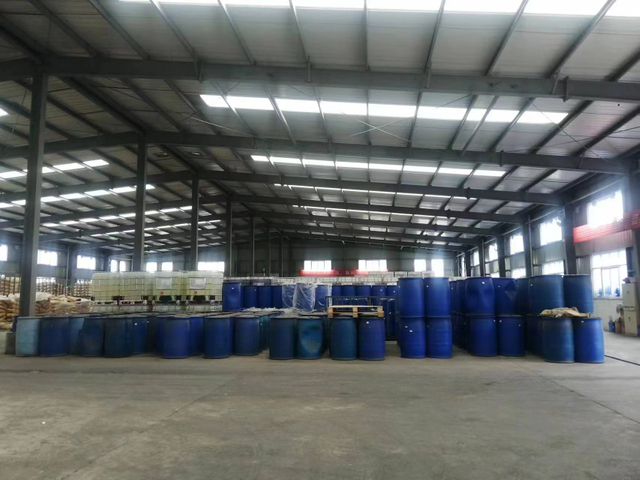 Inhibidor de escala y eliminador de oxígeno para sistema de ósmosis inversa y sistema de agua de caldera
