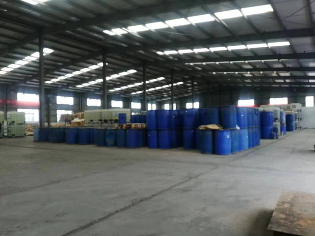 Inhibidor de escala y eliminador de oxígeno para sistema de ósmosis inversa y sistema de agua de caldera